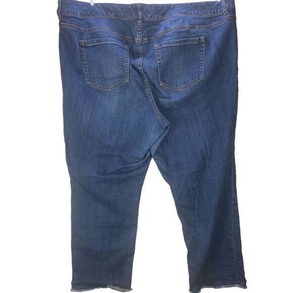Torrid Wm’s Sz 22 Medium Wash High Rise Distressed Raw Hem Denim Jeans - Picture 3 of 4